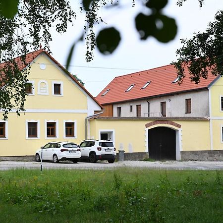 Penzion Mezi Radky Jindřichŭv Hradec Exteriör bild