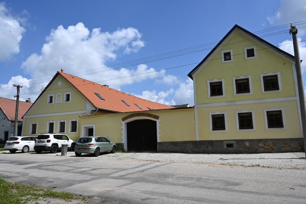Penzion Mezi Radky Jindřichŭv Hradec Exteriör bild