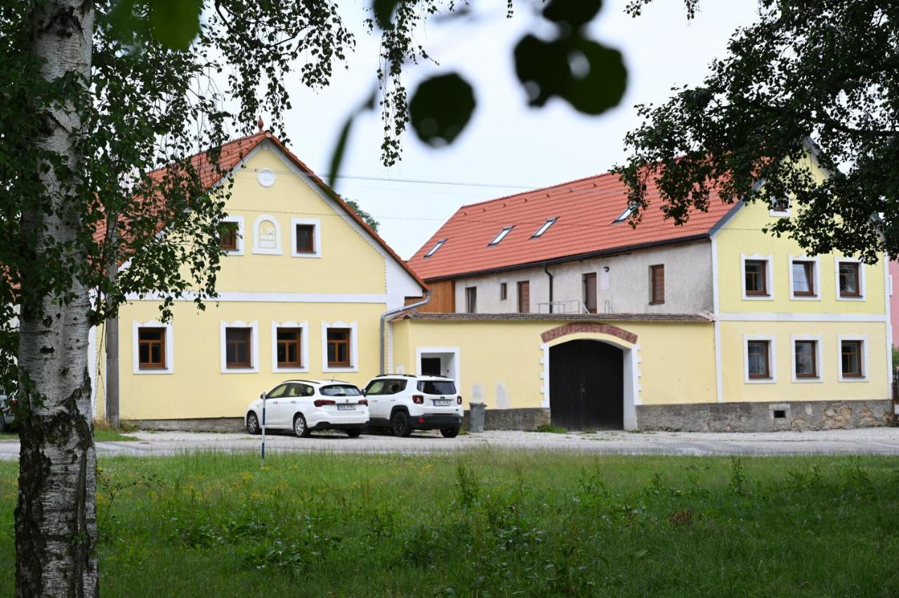 Penzion Mezi Radky Jindřichŭv Hradec Exteriör bild